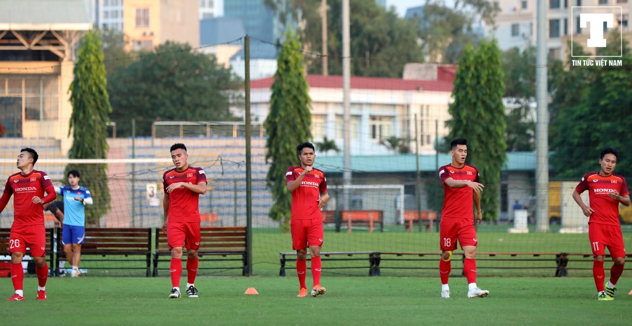 mai-xuan-quyet-va-dong-doi-muot-mo-hoi-voi-bai-tap-the-luc-cua-hlv-park-hang-seo