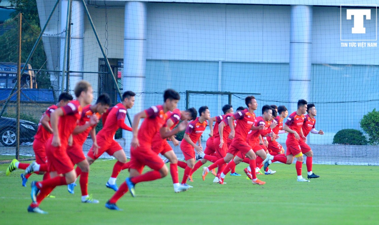 mai-xuan-quyet-va-dong-doi-muot-mo-hoi-voi-bai-tap-the-luc-cua-hlv-park-hang-seo