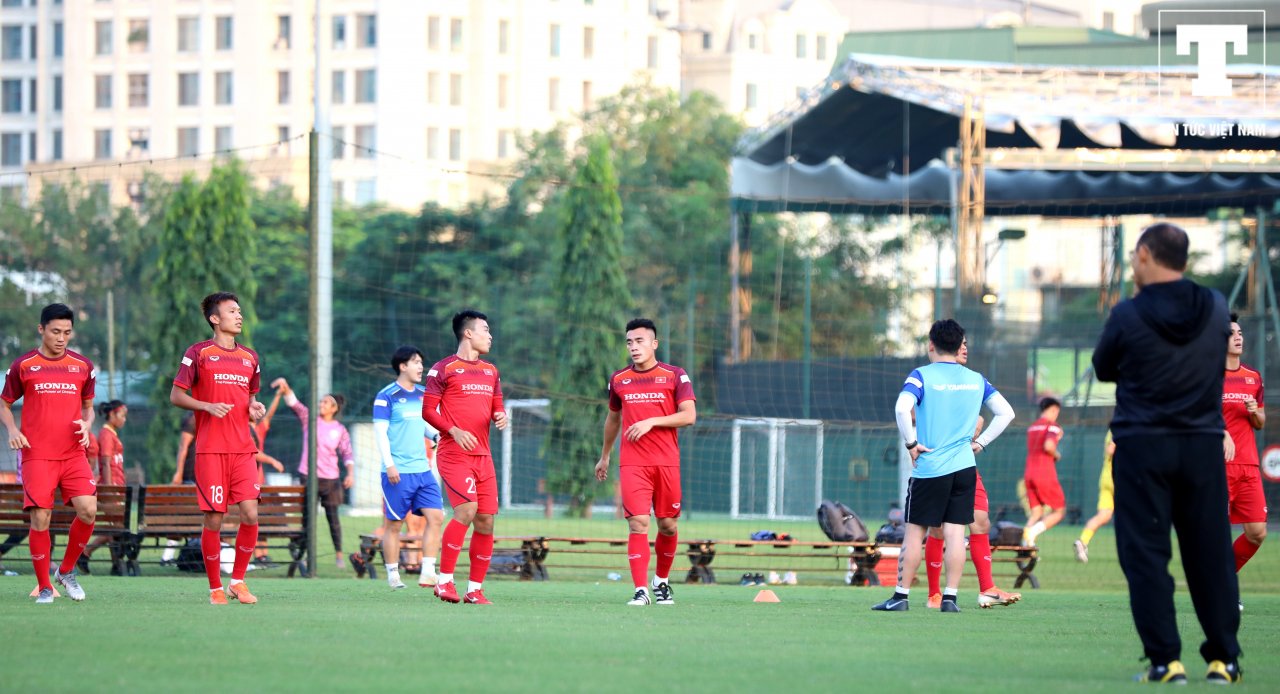 mai-xuan-quyet-va-dong-doi-muot-mo-hoi-voi-bai-tap-the-luc-cua-hlv-park-hang-seo
