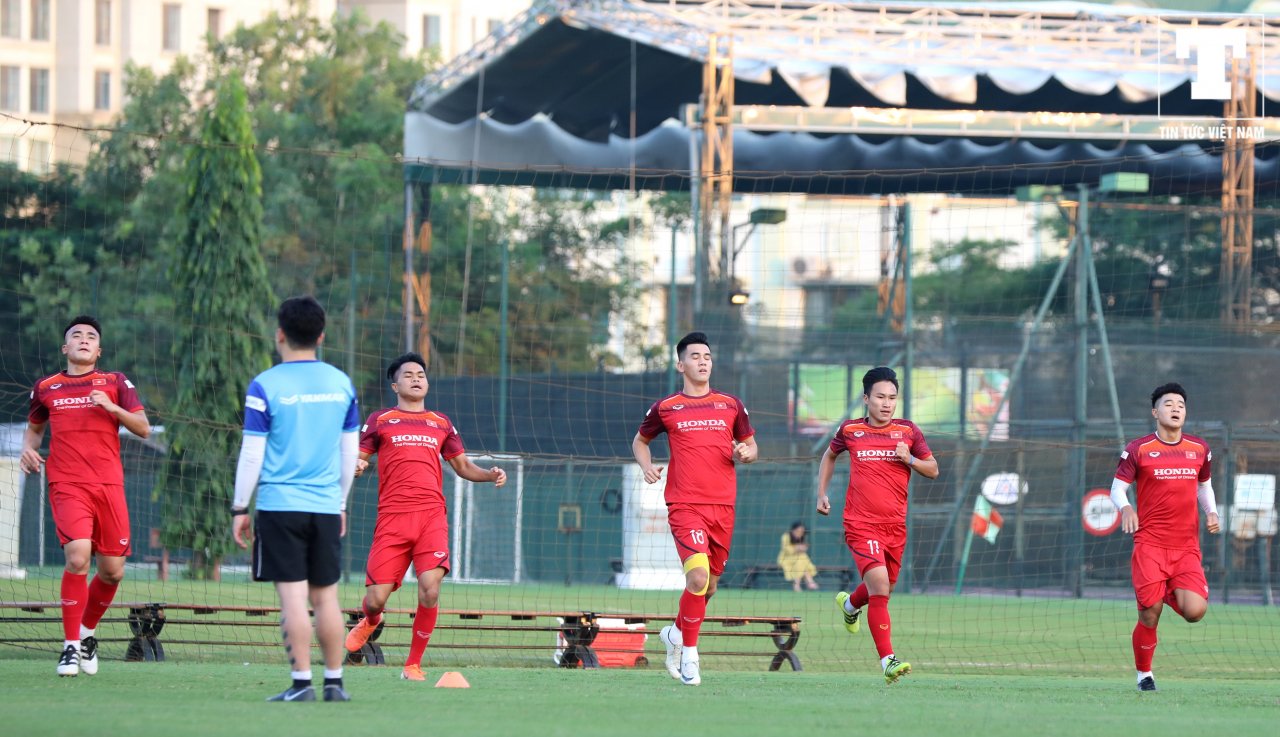 mai-xuan-quyet-va-dong-doi-muot-mo-hoi-voi-bai-tap-the-luc-cua-hlv-park-hang-seo