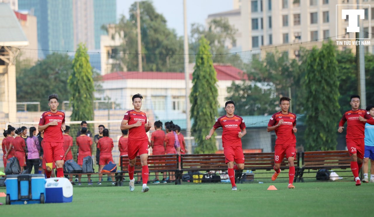 mai-xuan-quyet-va-dong-doi-muot-mo-hoi-voi-bai-tap-the-luc-cua-hlv-park-hang-seo