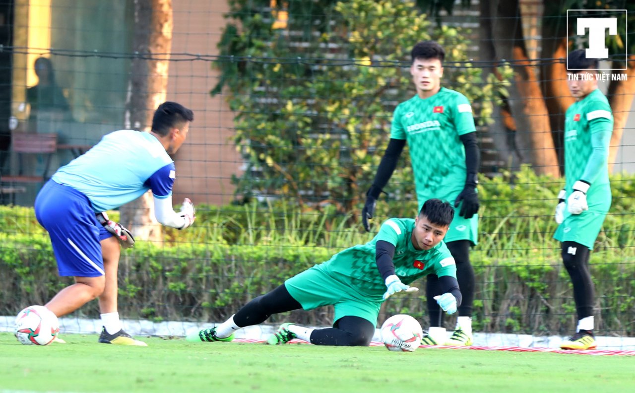 mai-xuan-quyet-va-dong-doi-muot-mo-hoi-voi-bai-tap-the-luc-cua-hlv-park-hang-seo