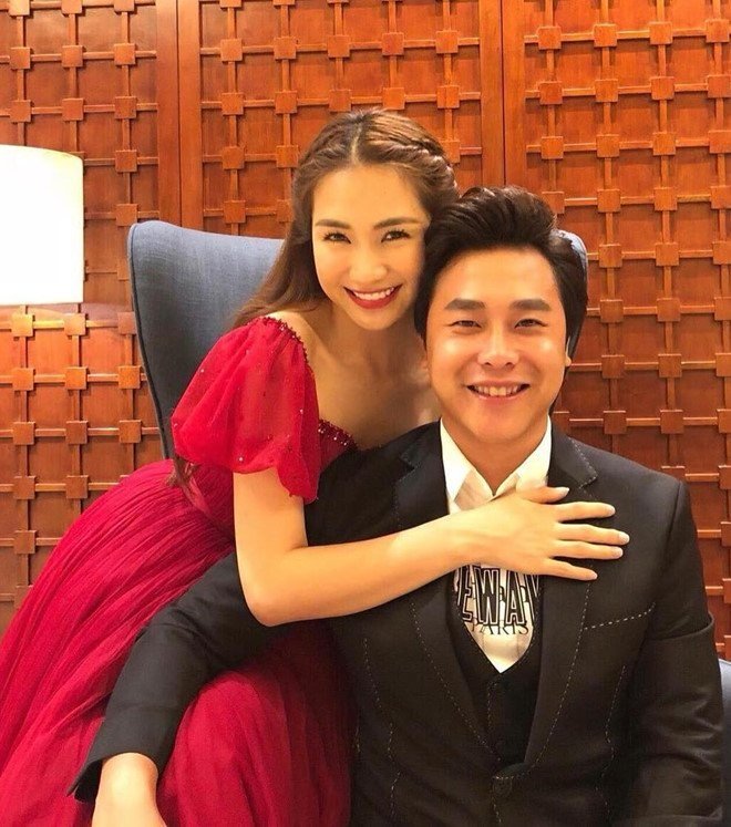 Theo một nguồn tin, Hòa Minzy vừa mới sinh con cho bạn trai - thiếu gia Nguyễn Minh Hải tại bệnh viện V (viết tắt) - một bệnh viện nổi tiếng tại TP.HCM. Tuy nhiên, quản lý của nữ ca sĩ khẳng định đó chỉ là tin đồn. 