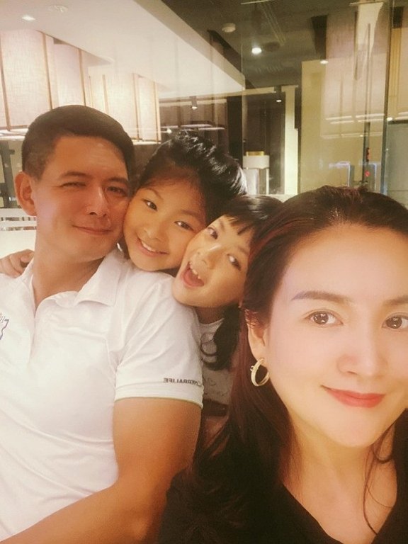 Bình Minh đón sinh nhật bên vợ con.
