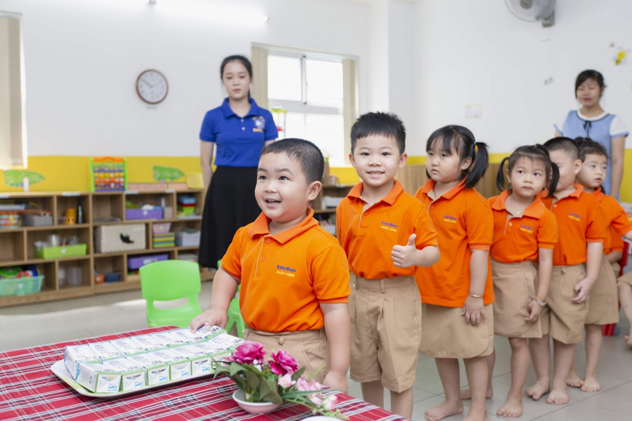 3hanh-trinh-13-nam-cua-chuong-trinh-sua-hoc-duong-va-nhung-trai-ngot