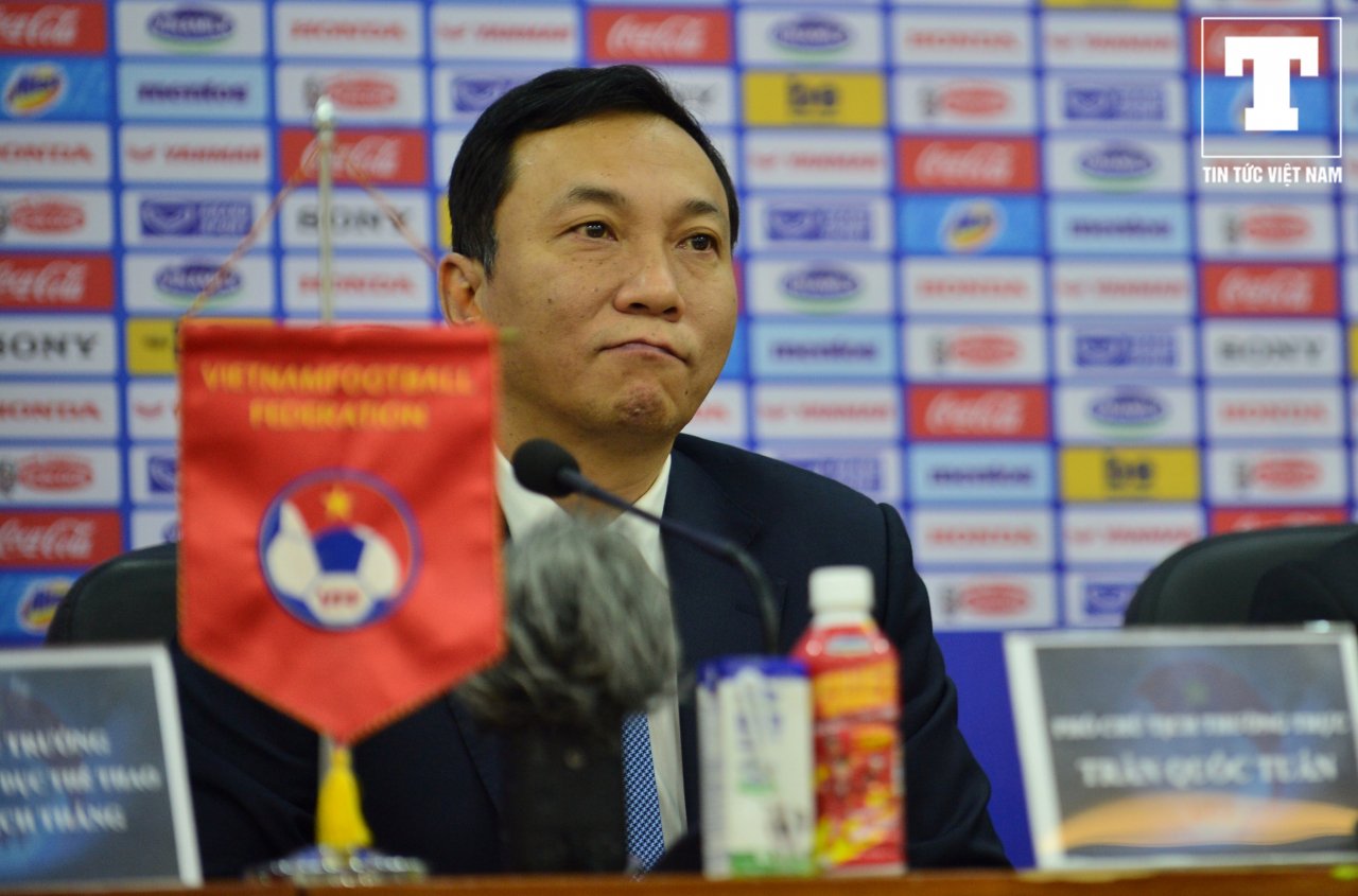 khuon-mat-nhieu-cam-xuc-cua-hlv-park-hang-seo-trong-ngay-vui-cua-bong-da-viet-nam