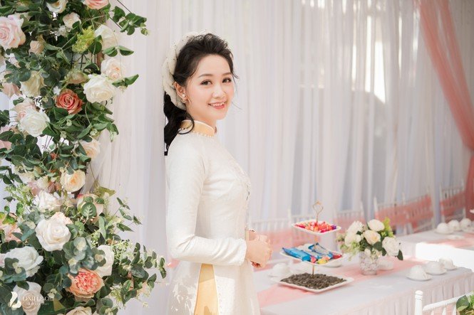 mc-thoi-su-tre-nhat-vtv-bat-mi-ve-chong-sap-cuoi