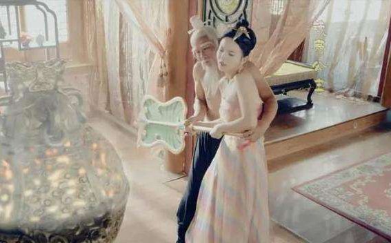 phim-chuyen-the-tu-tay-du-ky-co-canh-an-ai-cua-thai-thuong-lao-quan-va-ba-la-sat-gay-phan-no