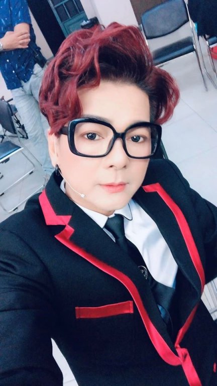 Vũ Hà đăng ảnh selfie trẻ trung kèm chú thích: