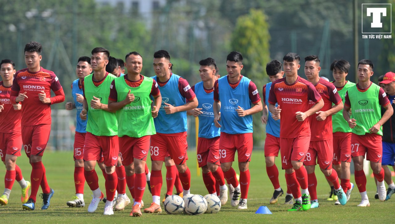 tuyen-thu-viet-nam-nhan-nho-trong-buoi-tap-dau-tien-giua-trua-nang