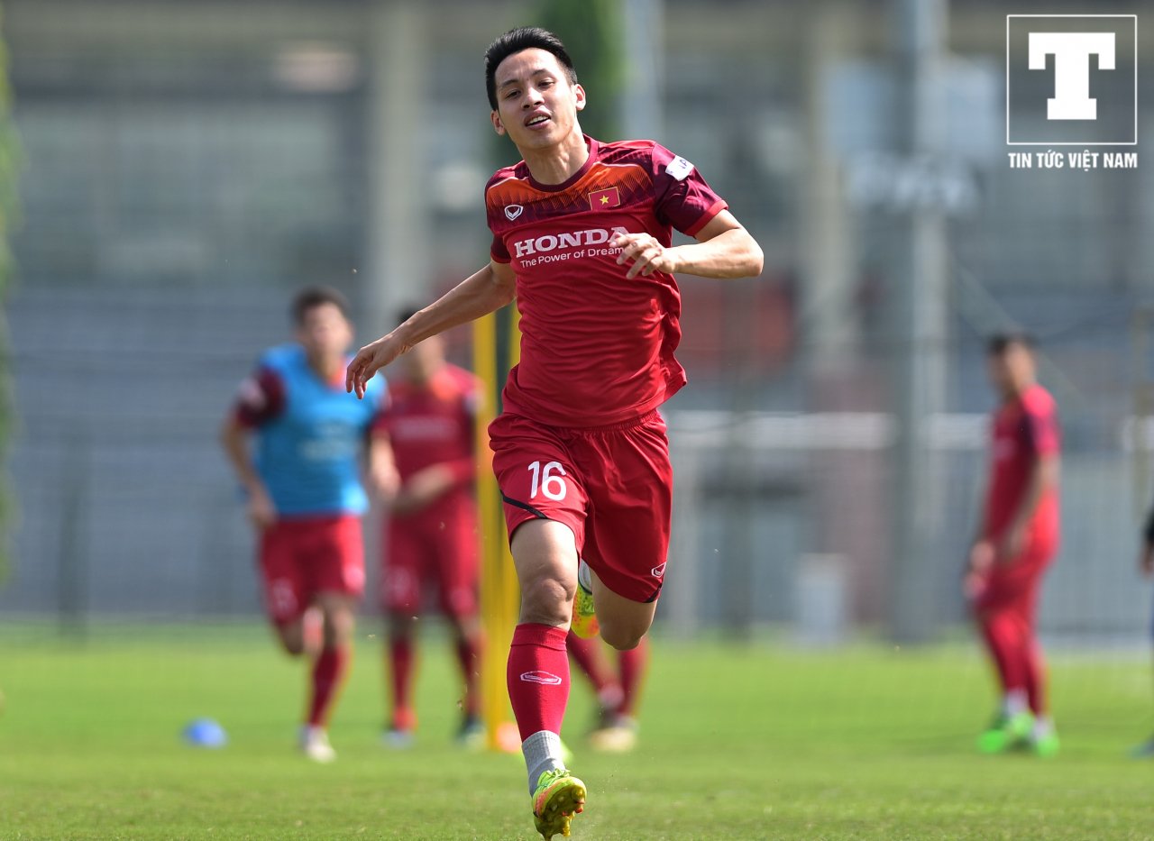 tuyen-thu-viet-nam-nhan-nho-trong-buoi-tap-dau-tien-giua-trua-nang