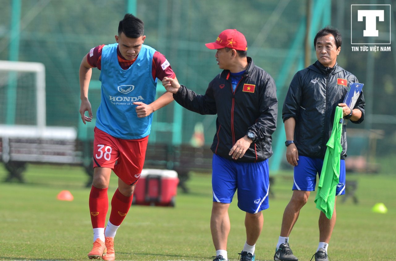 tuyen-thu-viet-nam-nhan-nho-trong-buoi-tap-dau-tien-giua-trua-nang