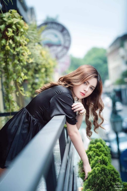 cao-diep-anh-tung-bo-anh-goi-cam-qua-muc-giua-nui-rung-sau-khi-rut-khoi-hoa-hau-hoan-vu-viet-nam-2019