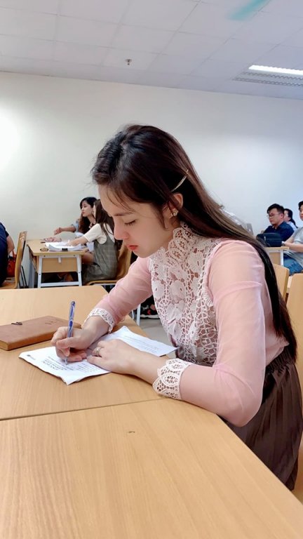 cao-diep-anh-tung-bo-anh-goi-cam-qua-muc-giua-nui-rung-sau-khi-rut-khoi-hoa-hau-hoan-vu-viet-nam-2019