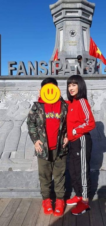 Việt Trinh khoe con trai 11 tuổi đã cao bằng mẹ. Cũng như trước đây, lần này, Việt Trinh tiếp tục giấu mặt con trai.