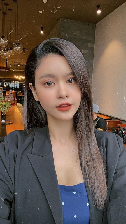 Trương Quỳnh Anh đăng ảnh xinh đẹp, chia sẻ về ngày Quốc tế độc thân: