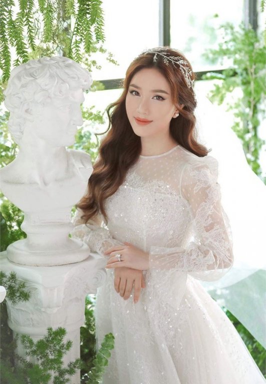 Bảo Thy xinh đẹp trong ảnh cưới. 