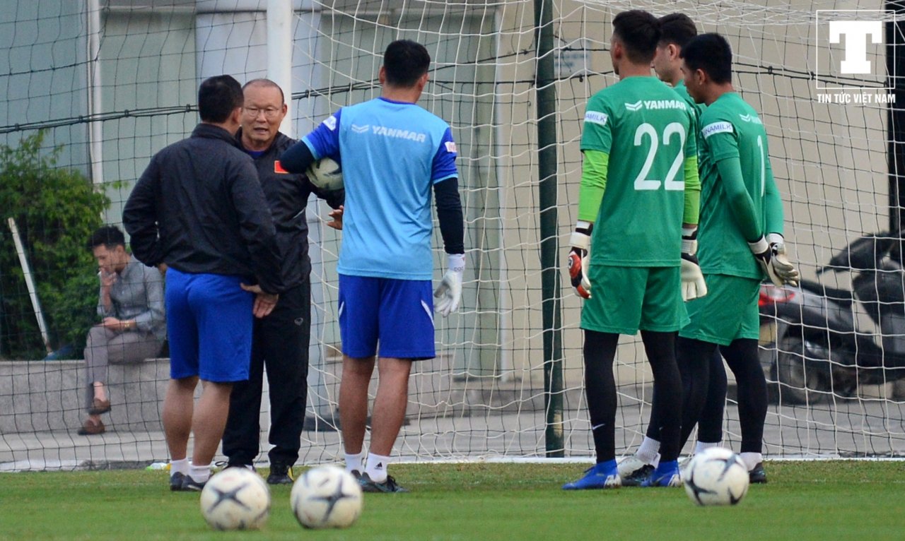hlv-park-hang-seo-tan-vao-mong-hoc-tro-vi-khong-chiu-tang-toc