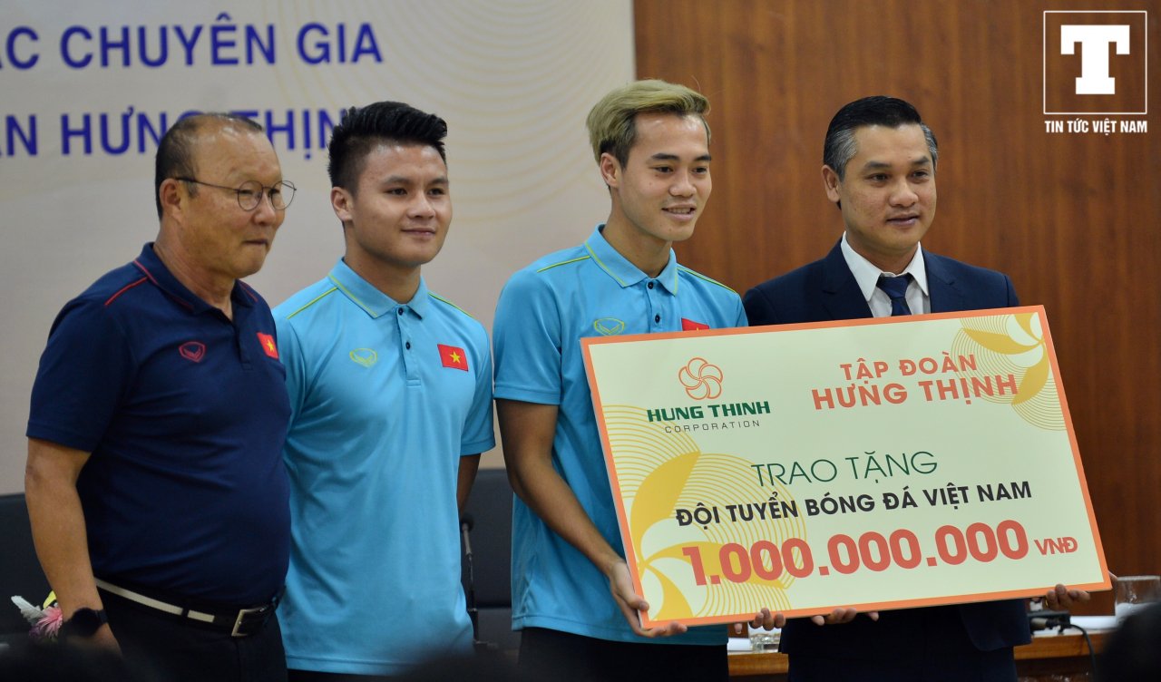 quang-hai-nhan-niem-vui-lon-cong-bo-nha-tai-tro-dong-hanh-cung-hlv-park-hang-seo