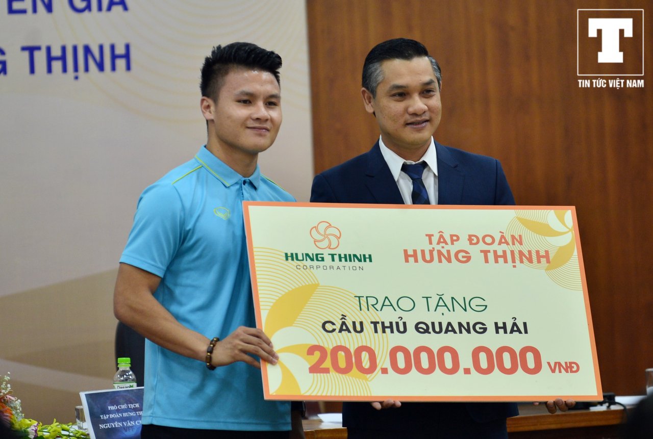 quang-hai-nhan-niem-vui-lon-cong-bo-nha-tai-tro-dong-hanh-cung-hlv-park-hang-seo