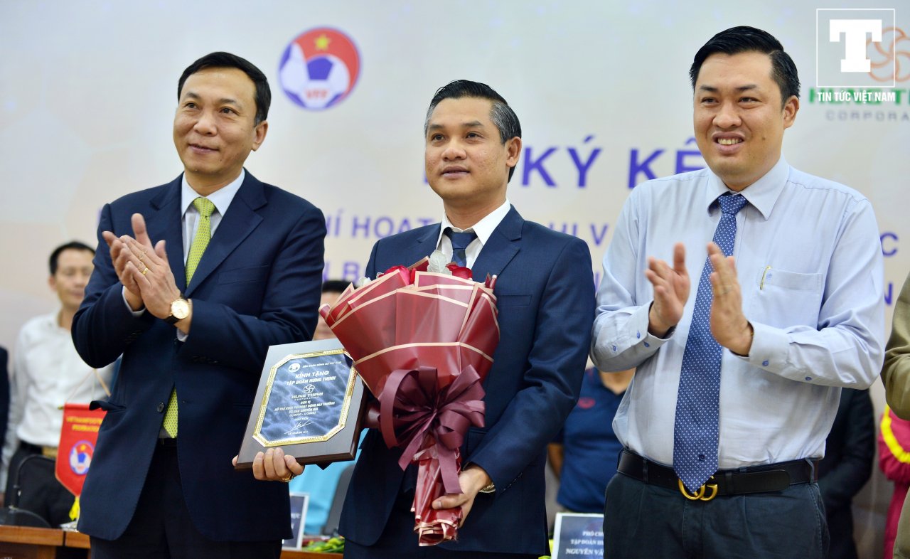 quang-hai-nhan-niem-vui-lon-cong-bo-nha-tai-tro-dong-hanh-cung-hlv-park-hang-seo