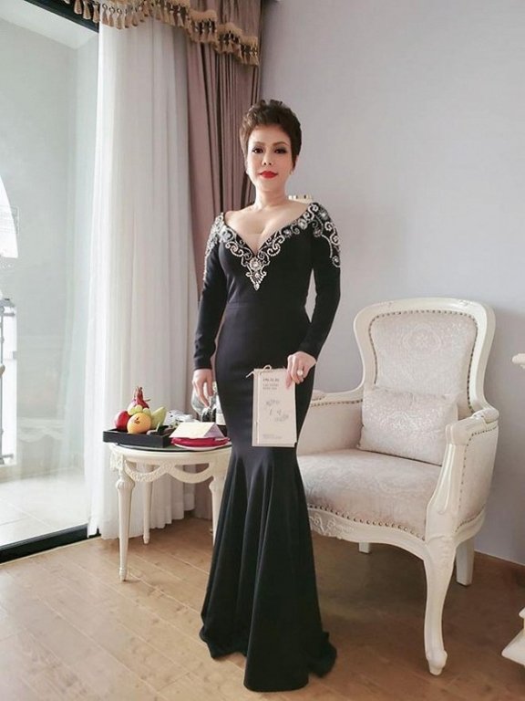 Việt Hương nói về bộ váy bị nhận xét 