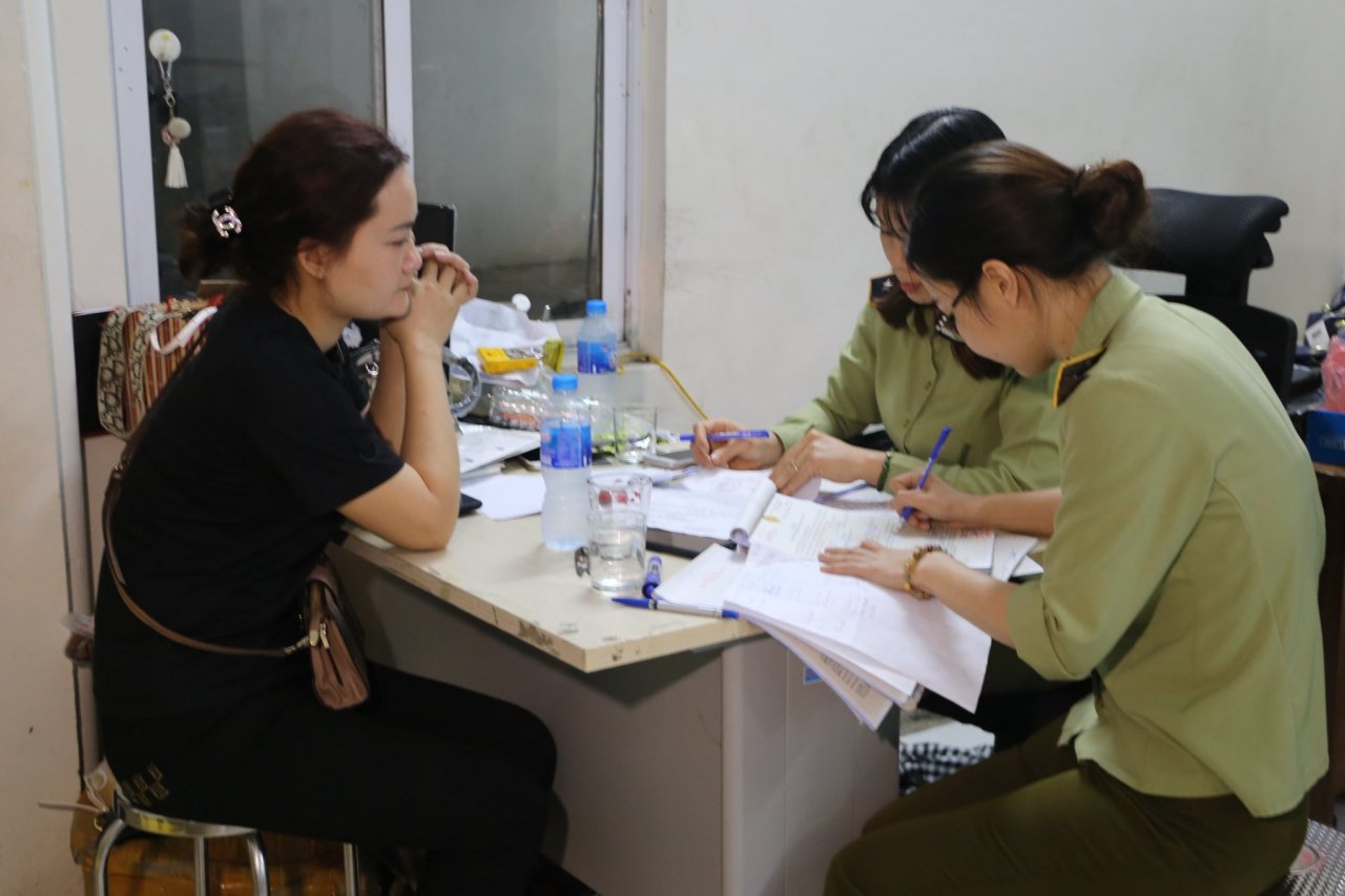 Chủ cơ sở bị lập biên bản.