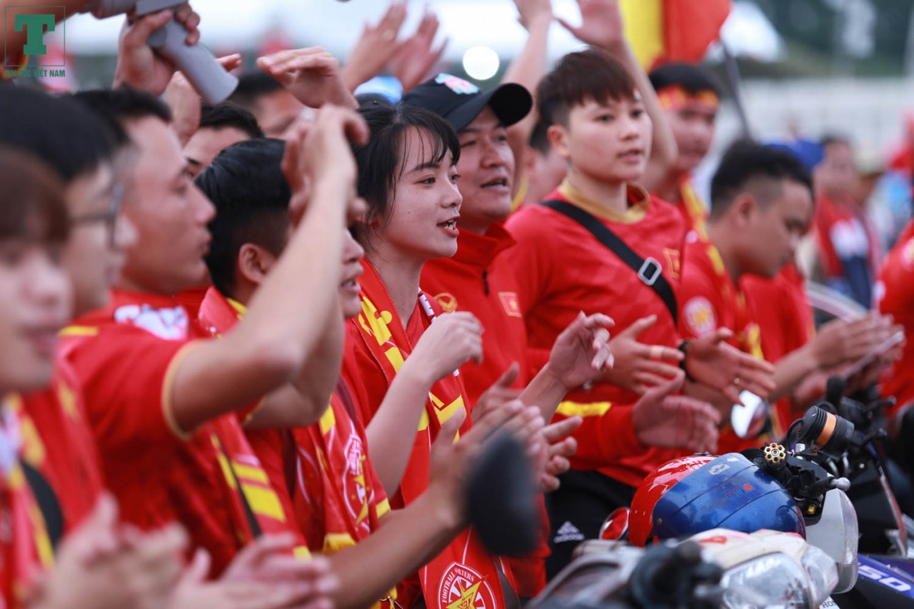nu-co-dong-vien-xinh-dep-den-svd-my-dinh-co-vu-doi-tuyen-viet-nam