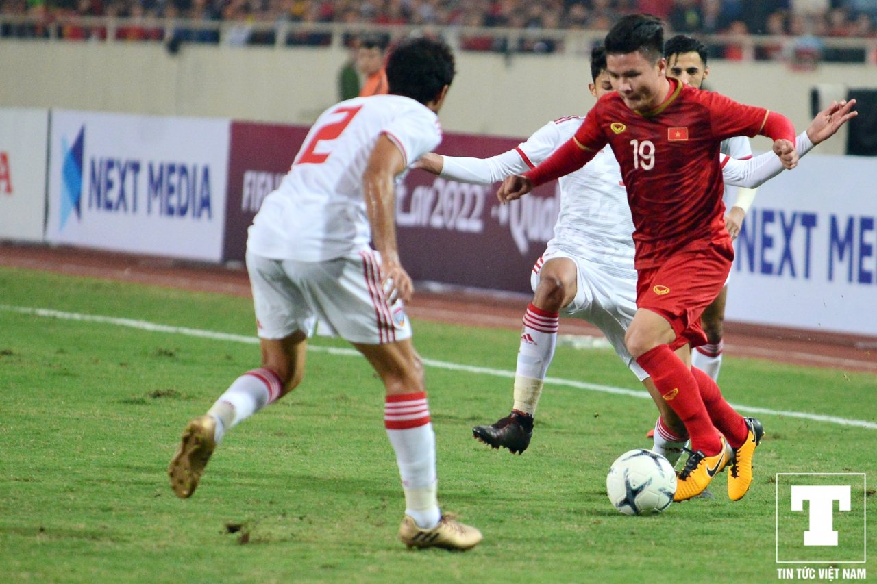 doi-chan-ma-thuat-cua-quang-hai-khien-cau-thu-uae-lien-tuc-pham-loi