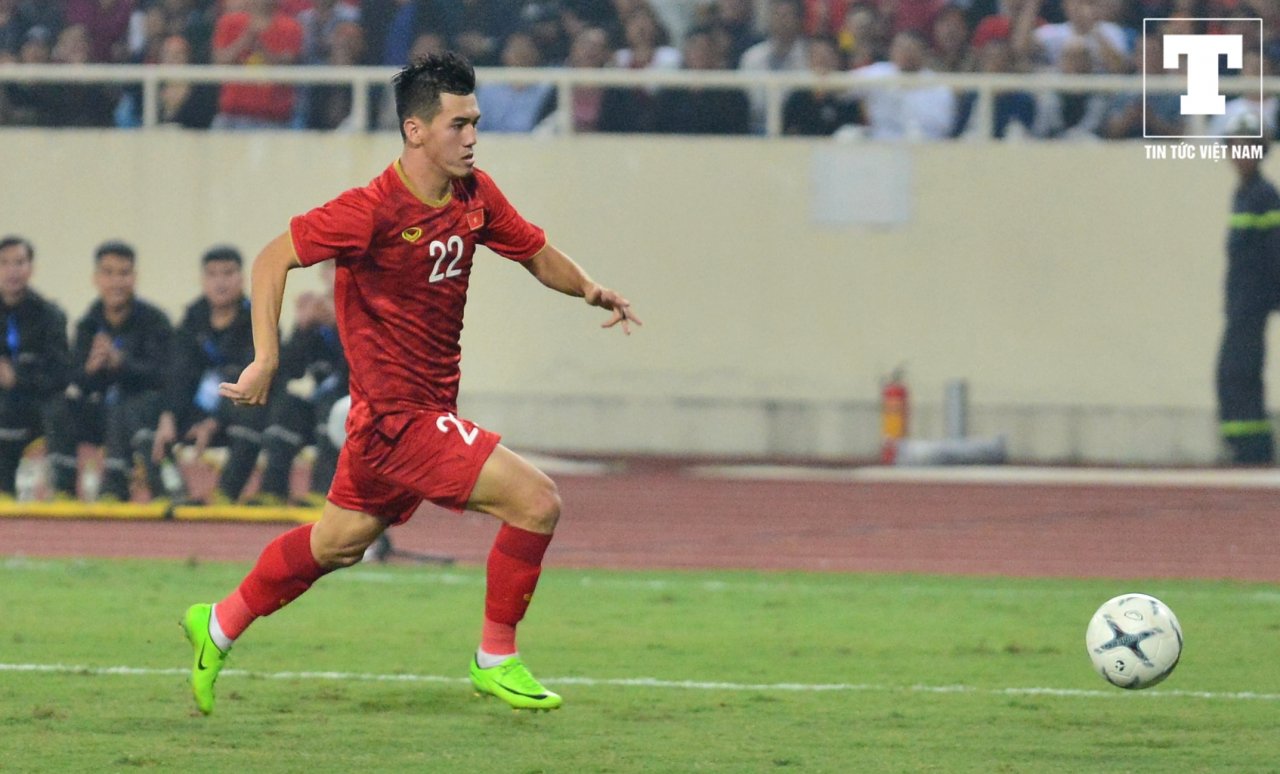 nhung-hinh-anh-nay-cho-thay-tai-sao-tien-linh-duoc-thay-park-khen-la-tai-nang-tre-trien-vong-nhat-bong-da-viet-nam