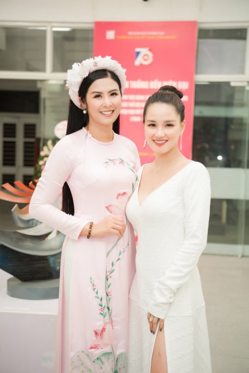 sao-viet-hom-nay-mai-phuong-thuy-tha-rong-vong-mot-tao-bao-ha-tang-kieu-sa-voi-ao-dai-den