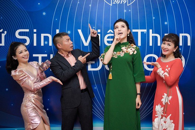 sao-viet-hom-nay-mai-phuong-thuy-tha-rong-vong-mot-tao-bao-ha-tang-kieu-sa-voi-ao-dai-den