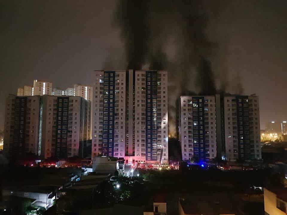 Vụ cháy chung cư Carina với hậu quả đặc biệt nghiêm trọng. (Ảnh: Vietnamnet).