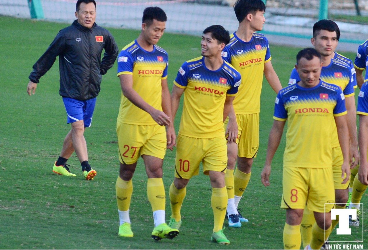 cong-phuong-bi-ha-minh-tuan-nhac-bong-trong-buoi-tap