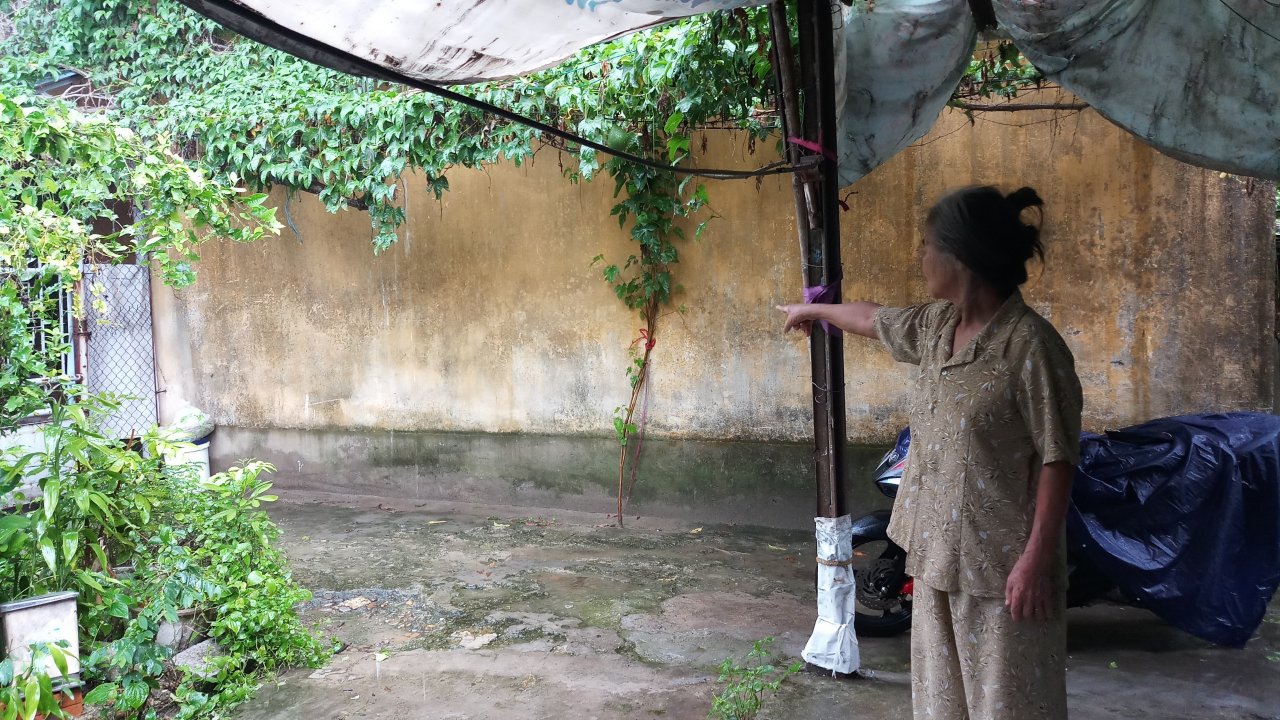 nguoi-dan-dai-co-cho-di-doi-khoi-truong-hoc
