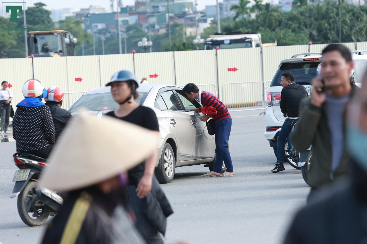 co-ve-buon-ban-tap-nap-bat-thuong-truoc-tran-dau-giua-viet-nam-thai-lan