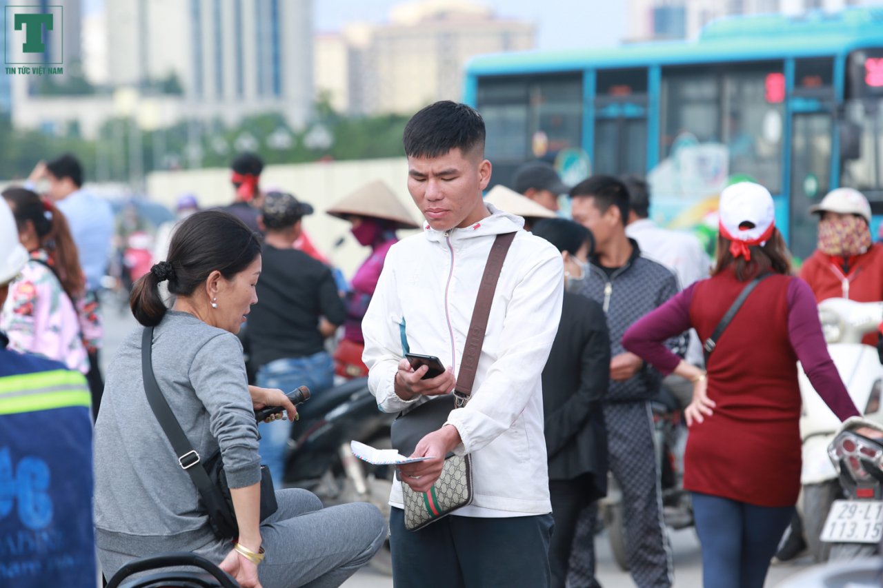 co-ve-buon-ban-tap-nap-bat-thuong-truoc-tran-dau-giua-viet-nam-thai-lan