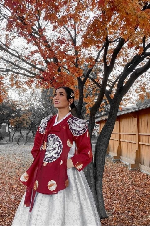 BB Trần mặc hanbok chú thích hài hước: