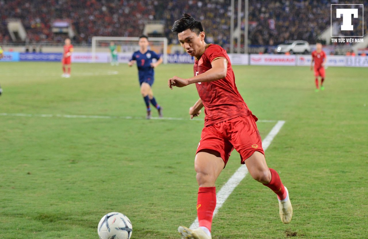 doan-van-hau-sua-sai-xa-than-minh-chan-bong-cuu-thua-cho-dt-viet-nam