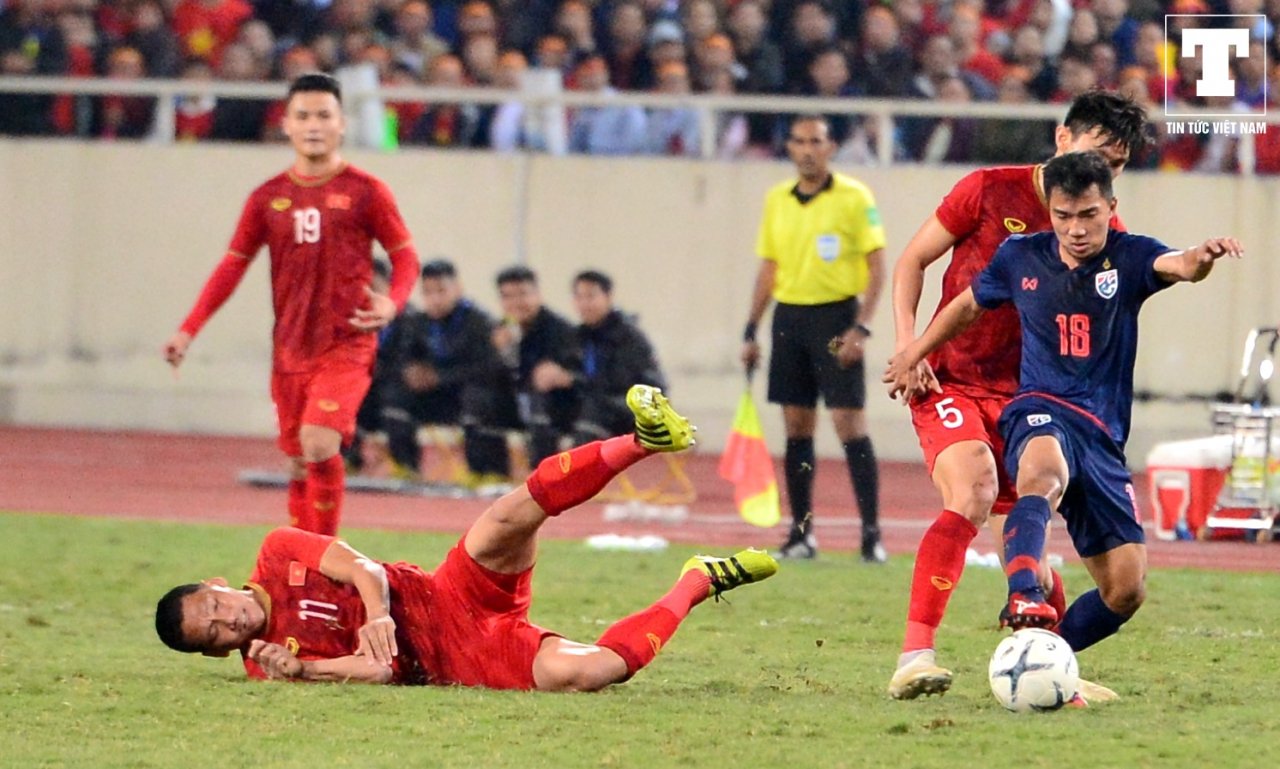 giay-phut-thi-dau-cuoi-cung-cua-su-nghiep-anh-duc-van-mang-den-noi-khiep-so-cho-hang-phong-ngu-thai-lan