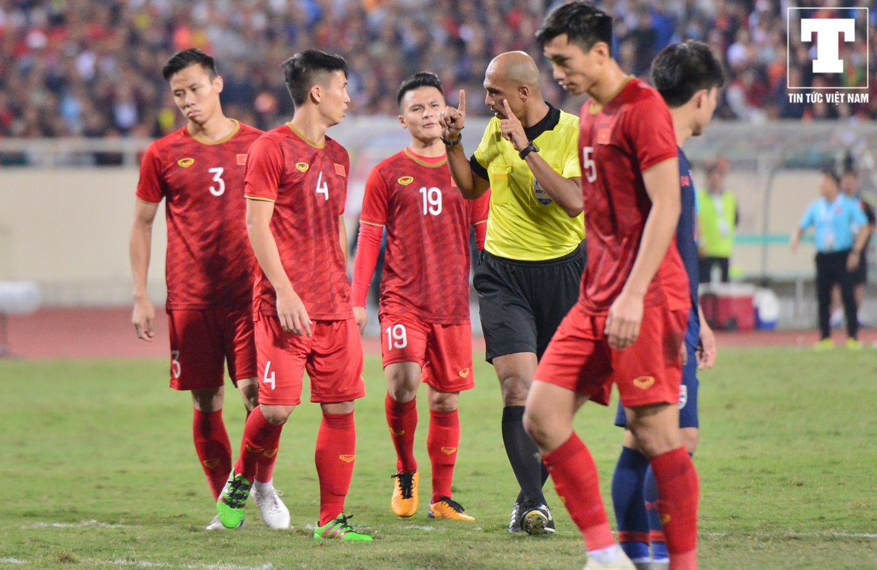 khong-chi-cat-coi-gay-tranh-cai-trong-tai-ahmed-al-kaf-con-nhieu-lan-nhac-nho-tuyen-thu-viet-nam