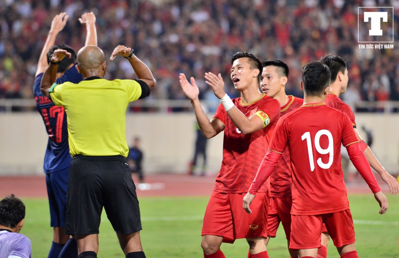 khong-chi-cat-coi-gay-tranh-cai-trong-tai-ahmed-al-kaf-con-nhieu-lan-nhac-nho-tuyen-thu-viet-nam