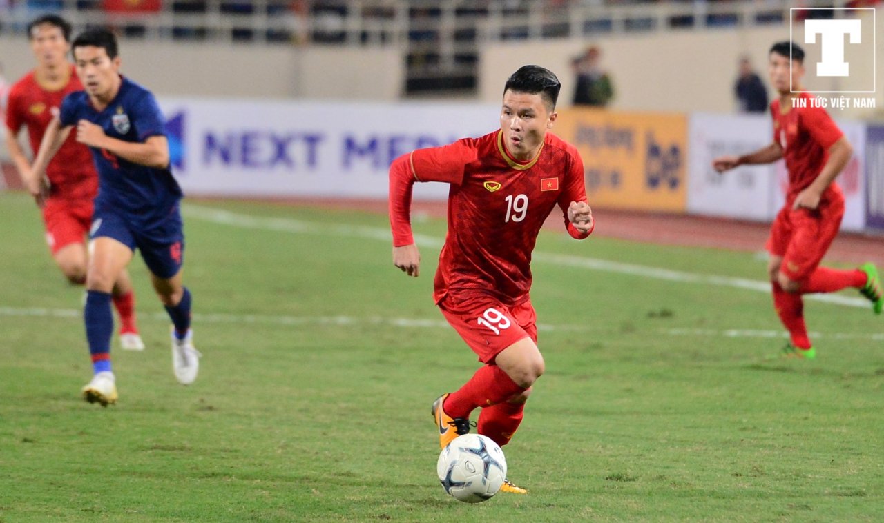 khong-chi-thi-dau-nhu-mot-chien-binh-quang-hai-con-nhac-bai-cho-dang-van-lam-toa-sang