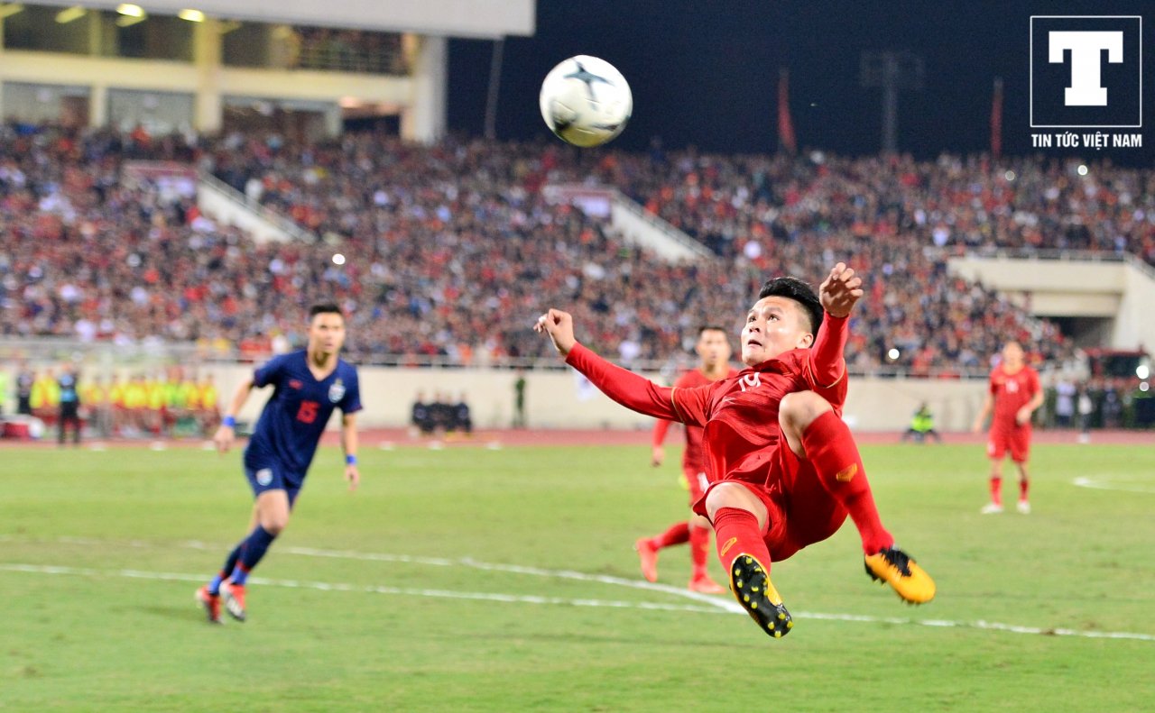 khong-chi-thi-dau-nhu-mot-chien-binh-quang-hai-con-nhac-bai-cho-dang-van-lam-toa-sang
