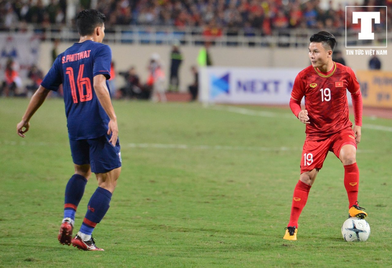 khong-chi-thi-dau-nhu-mot-chien-binh-quang-hai-con-nhac-bai-cho-dang-van-lam-toa-sang