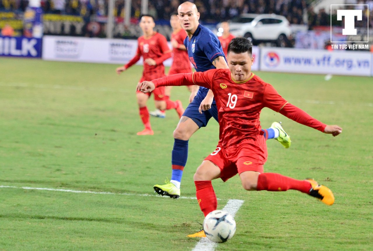 khong-chi-thi-dau-nhu-mot-chien-binh-quang-hai-con-nhac-bai-cho-dang-van-lam-toa-sang