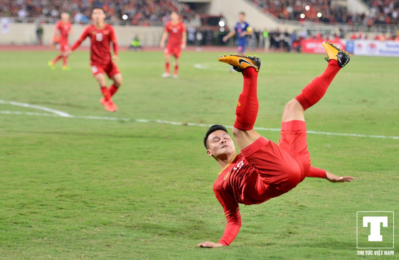 khong-chi-thi-dau-nhu-mot-chien-binh-quang-hai-con-nhac-bai-cho-dang-van-lam-toa-sang