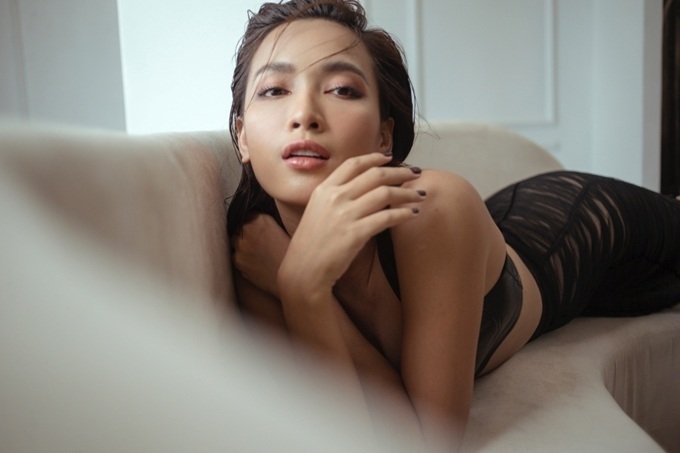 Ái Phương thực hiện bộ ảnh gợi cảm chào đón tuổi 30. 