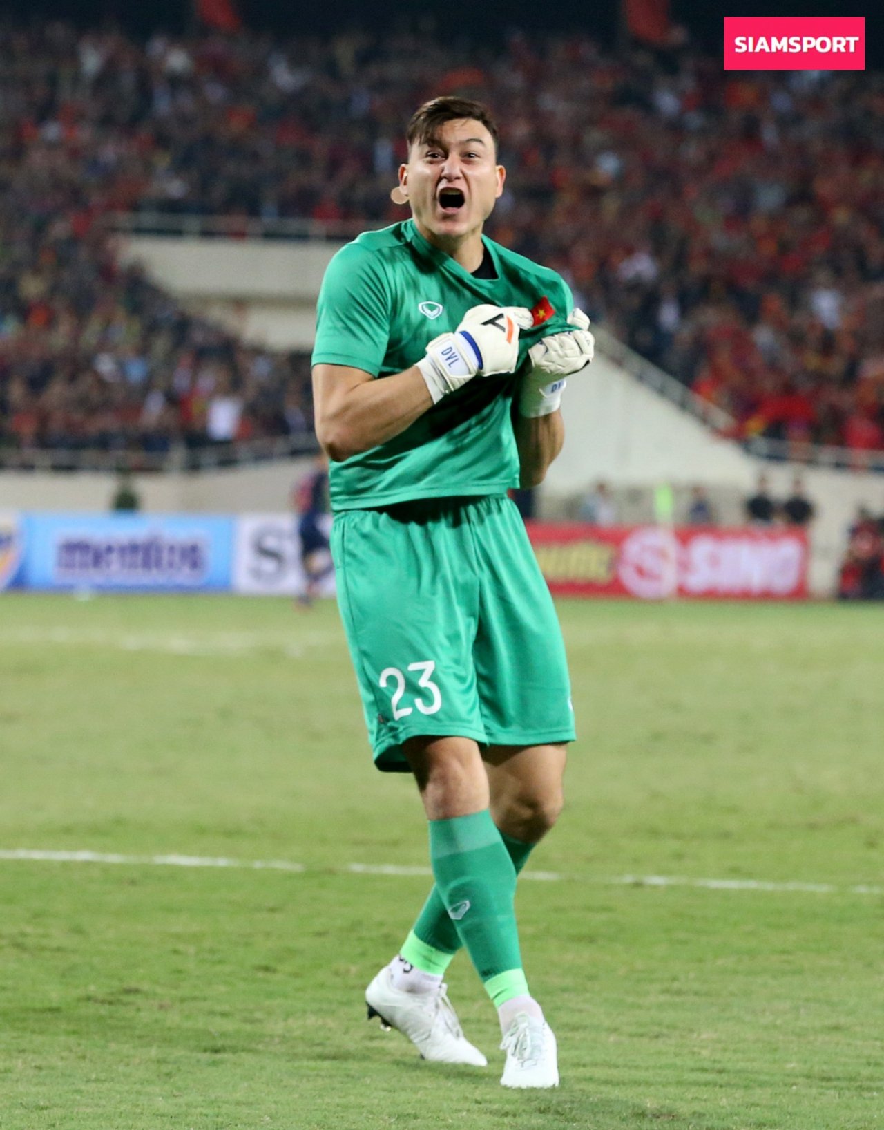 tro-thanh-nguoi-hung-cua-dt-viet-nam-dang-van-lam-tai-hien-pha-an-mung-gay-sot-tai-aff-cup-2018