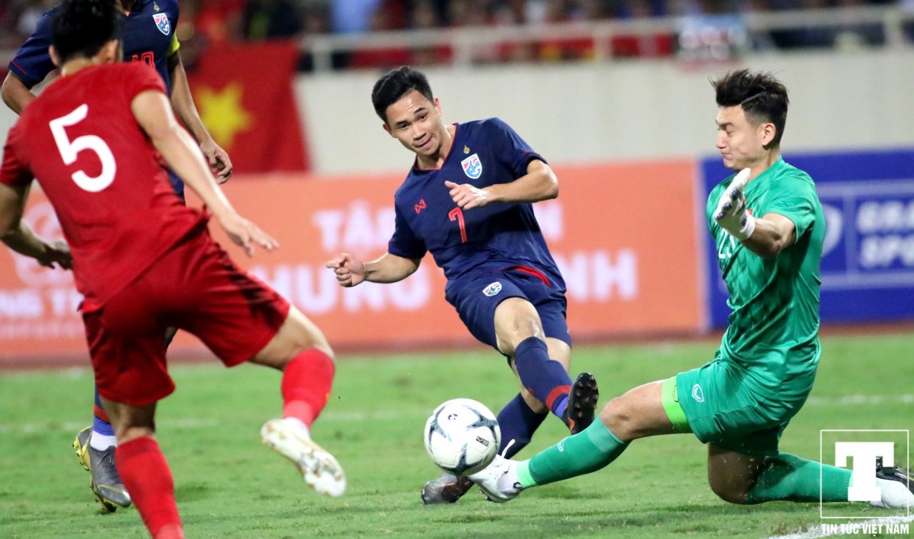 tro-thanh-nguoi-hung-cua-dt-viet-nam-dang-van-lam-tai-hien-pha-an-mung-gay-sot-tai-aff-cup-2018